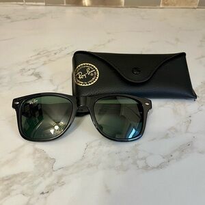 Black Ray-Ban Wayfarer Sunglasses